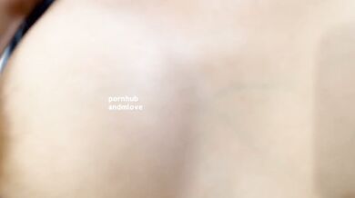 美女同事午休时间被经理勾引到了酒店